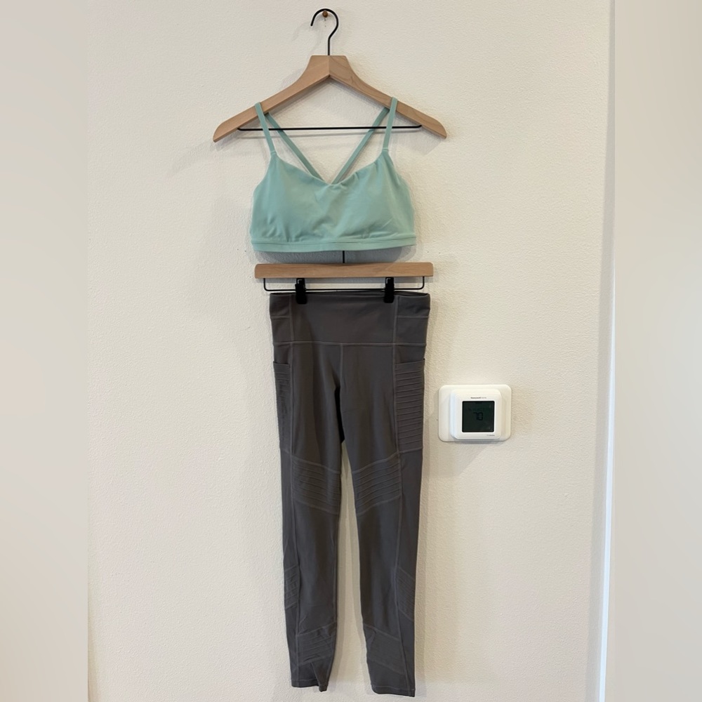 Athleta Sports Bra (M) and leggings (XS) BUNDLE!